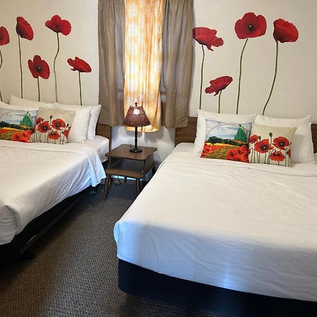 Simmer Motel Wamego Kültér fotó