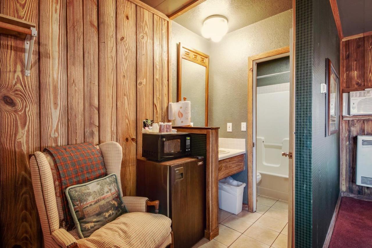 Simmer Motel Wamego Kültér fotó