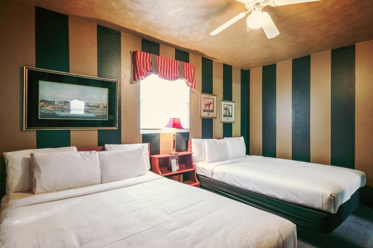 Simmer Motel Wamego Kültér fotó