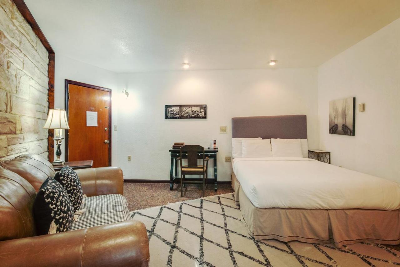 Simmer Motel Wamego Kültér fotó