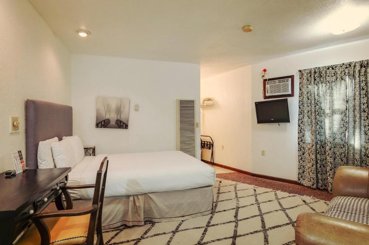 Simmer Motel Wamego Kültér fotó