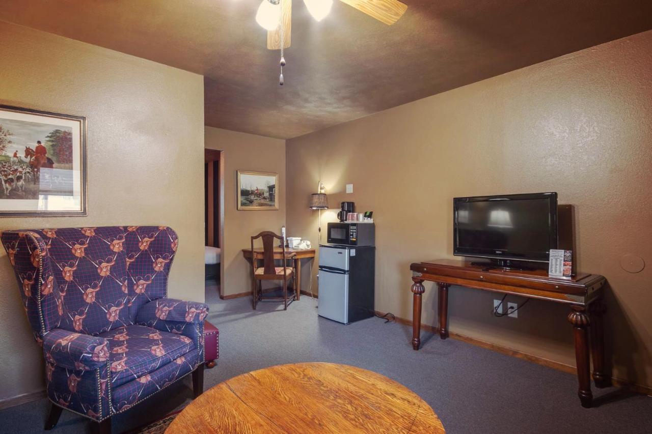 Simmer Motel Wamego Kültér fotó