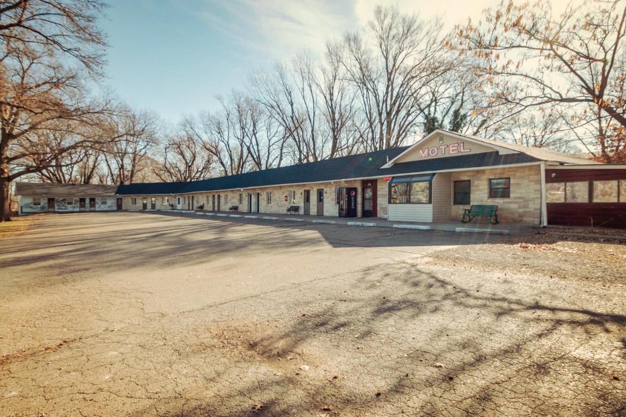Simmer Motel Wamego Kültér fotó